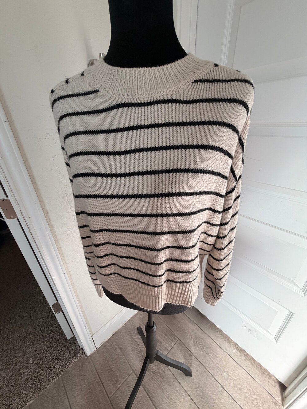 Tahari Beige & Black Stripe Blend Sweater Size Medium